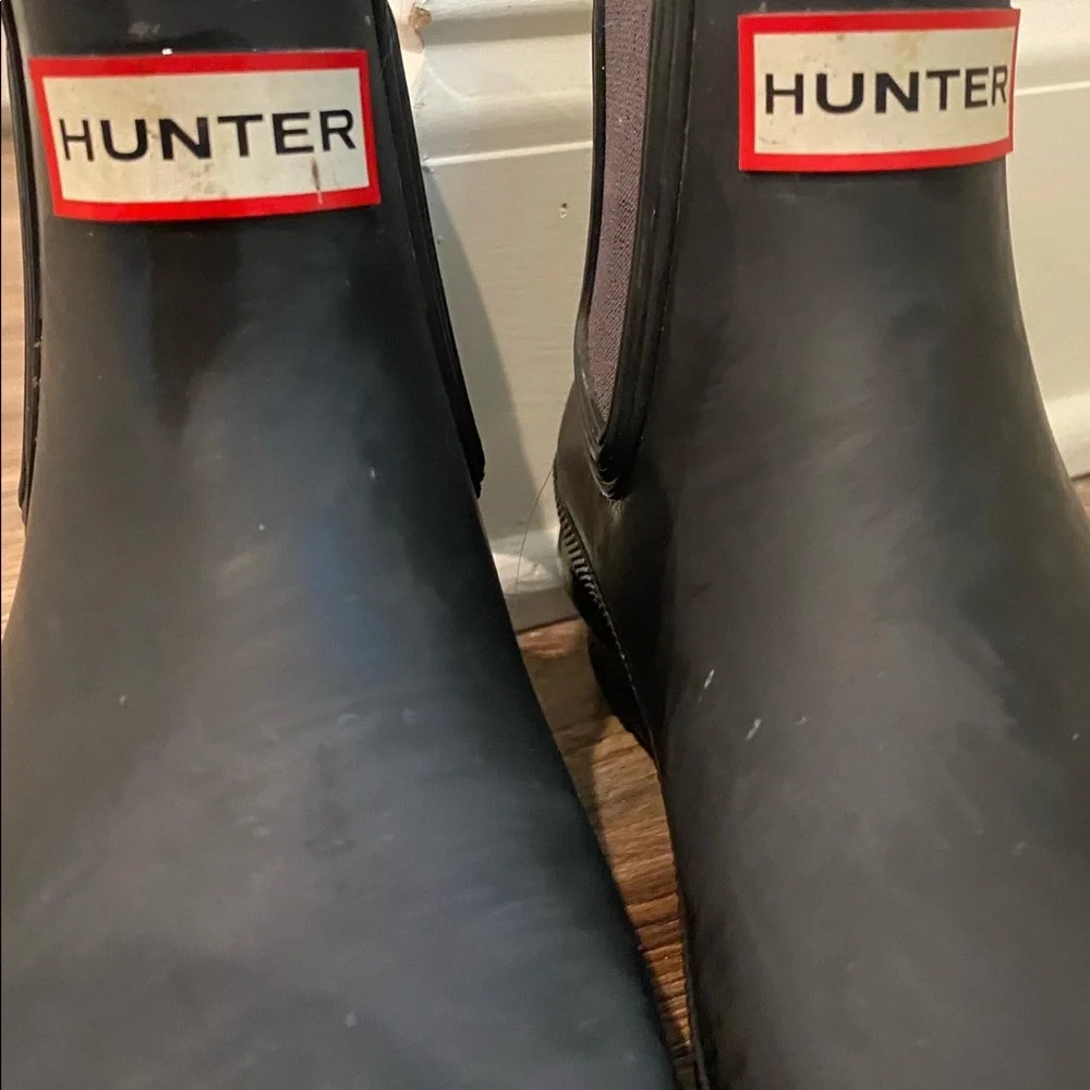 Hunter rain boots size 5.5 grey short style - Picture 2 of 3